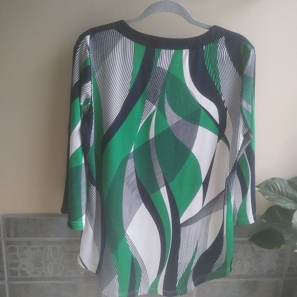 Abstract women's blouse - Picture 2 of 7